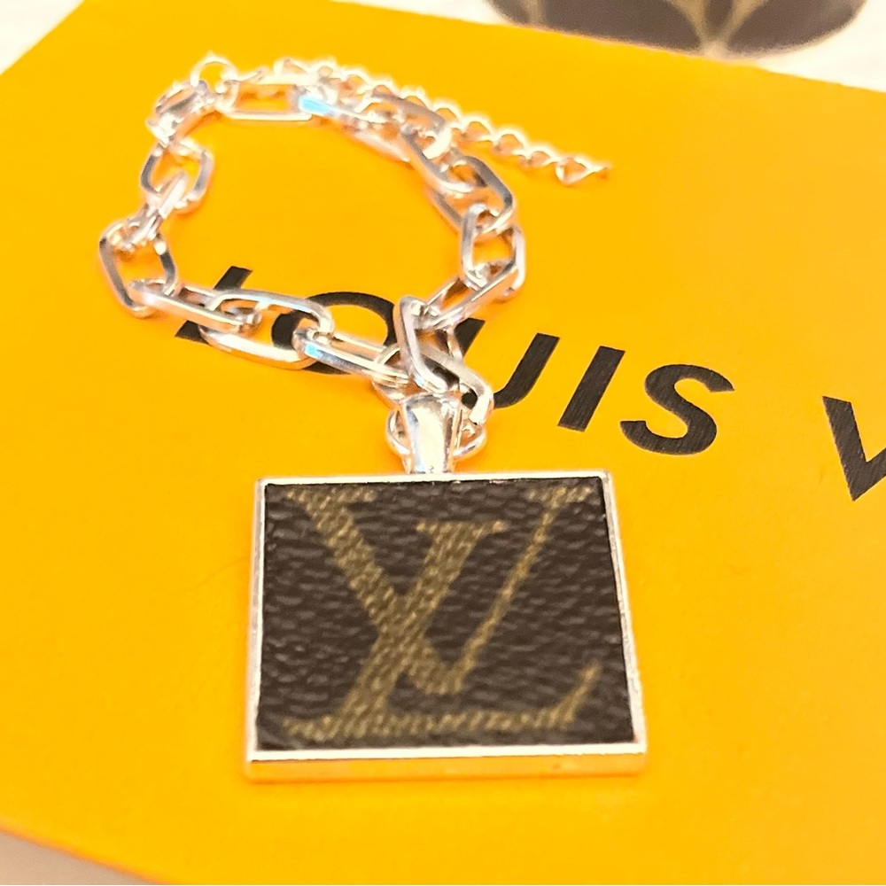🆙 CYCLED-Black & Gold Square Monogram Bracelet